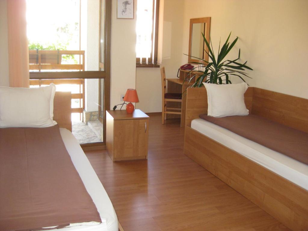 Family Hotel Veronika Devin Phòng bức ảnh